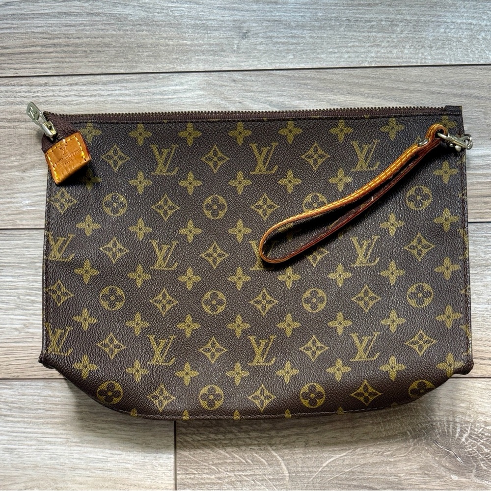 Louis Vuitton Brown Monogram Toiletry wristlet - Picture 2 of 11
